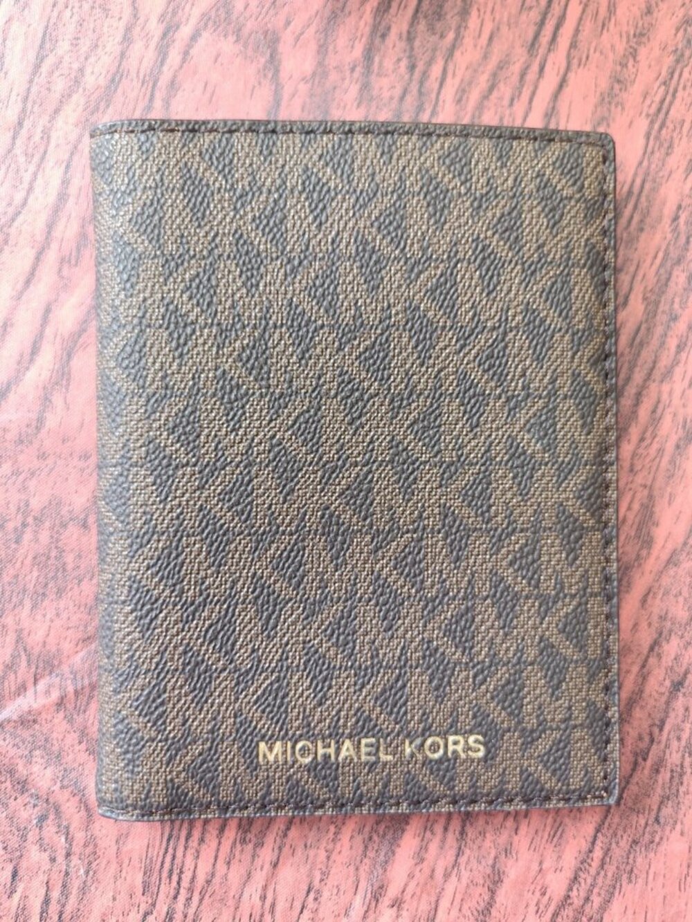 MICHAEL KORS Jet Set Travel Passport in Signature color